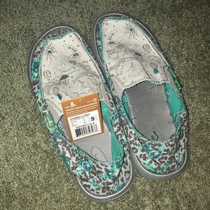 Sanuk shoes